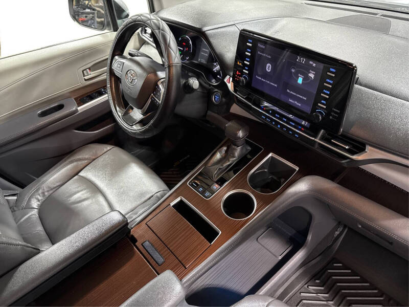 2021 Toyota Sienna LE 8-Passenger