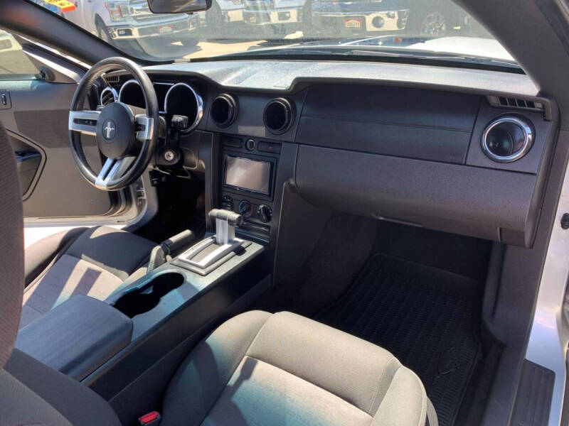 2006 Ford Mustang V6 Deluxe