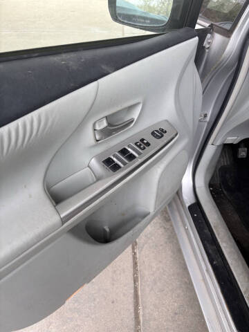 2013 Toyota Prius v Five