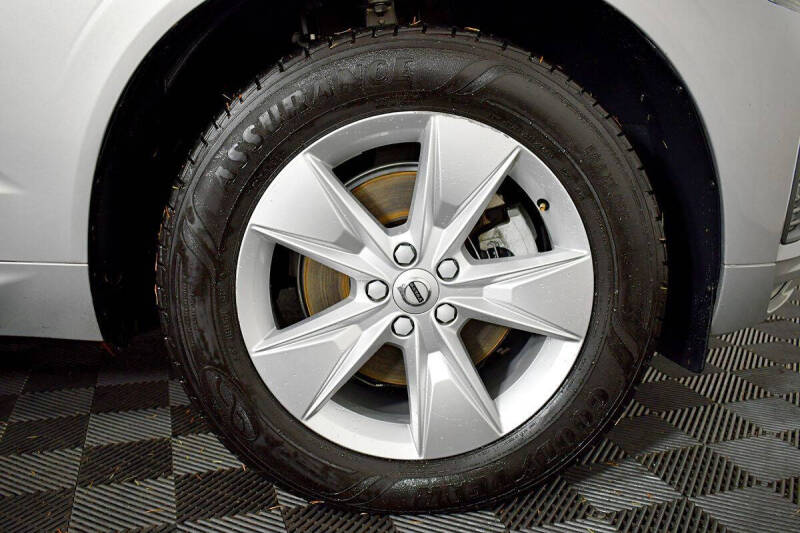 2022 Volvo XC60 B5 Momentum