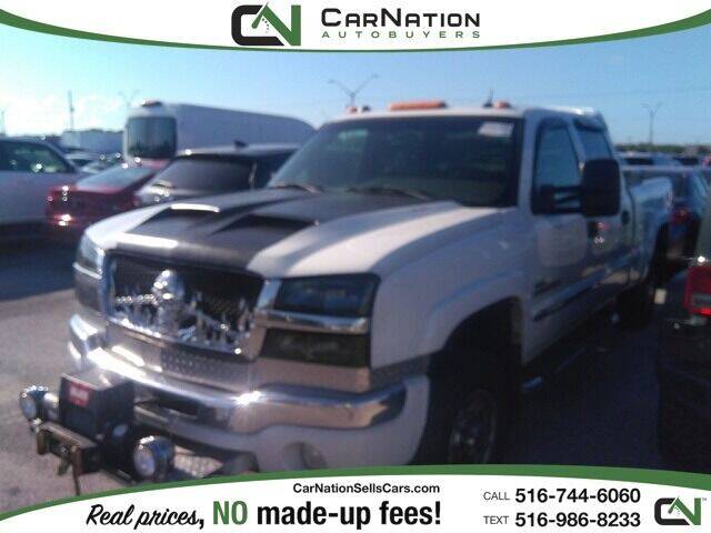 2005 GMC Sierra 2500HD for sale at CarNation AUTOBUYERS Inc. in Rockville Centre NY