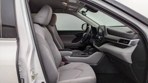 2022 Toyota Highlander LE