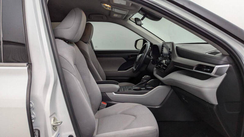 2022 Toyota Highlander LE