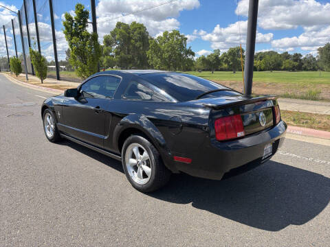 2007 Ford Mustang V6 Deluxe