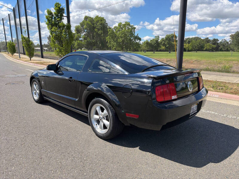 2007 Ford Mustang V6 Deluxe