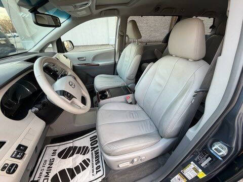 2014 Toyota Sienna XLE 8-Passenger