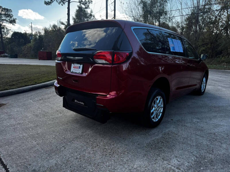 2025 Chrysler Voyager LX