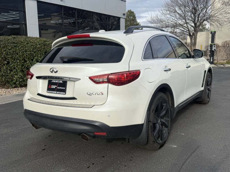 2017 Infiniti QX70