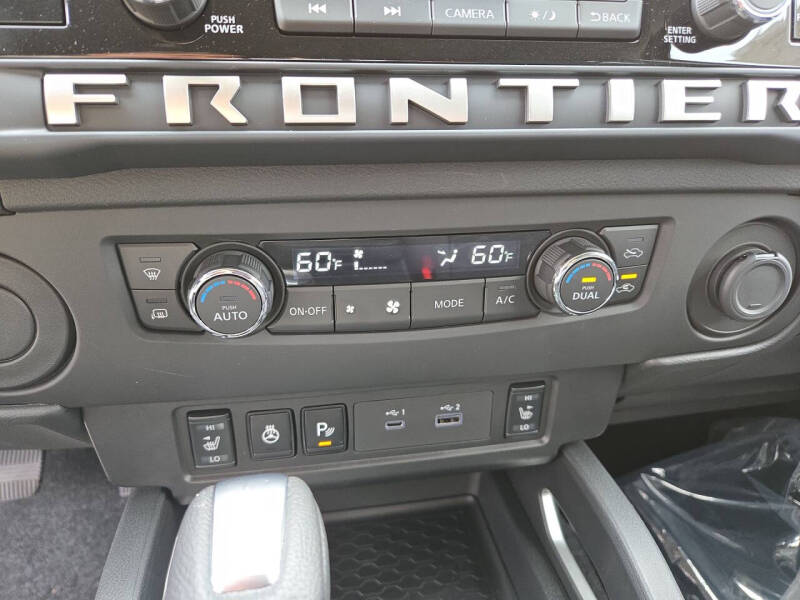 2025 Nissan Frontier SV