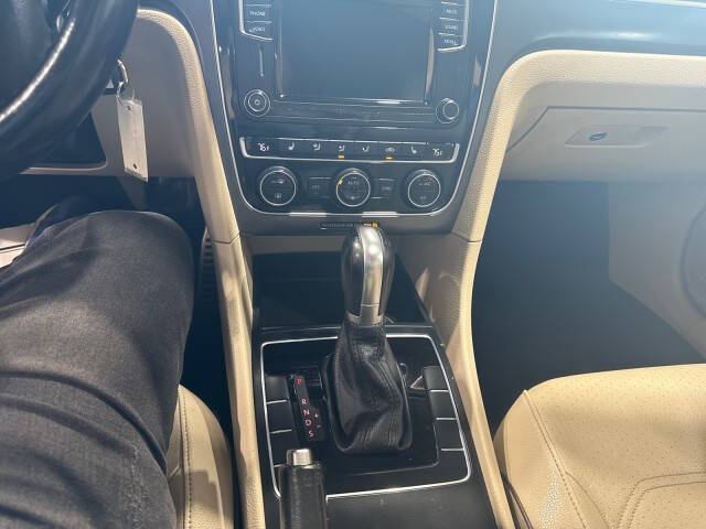 2017 Volkswagen Passat 1.8T R-Line