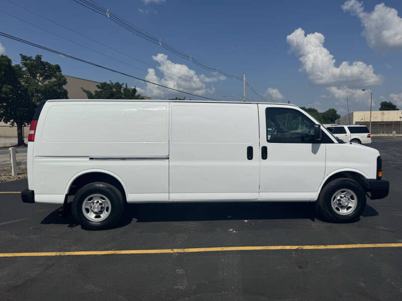 Image 4 of 2017 Chevrolet Express 3500