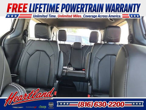 2027 Chrysler Pacifica Select