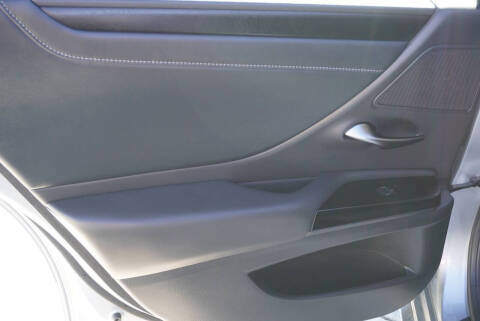 2025 Lexus ES 300h