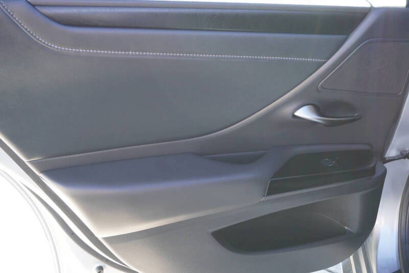 2025 Lexus ES 300h