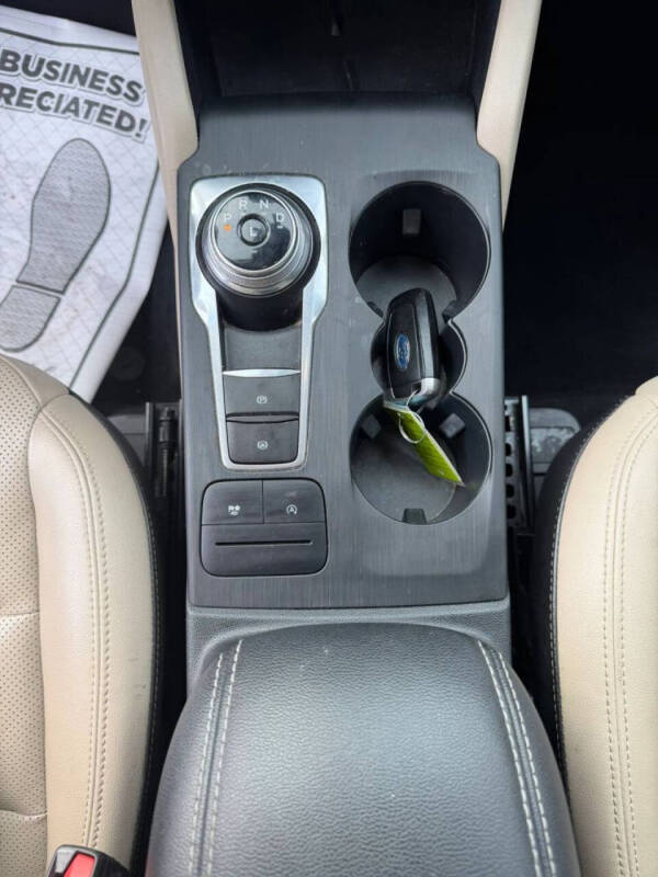 2021 Ford Escape SEL