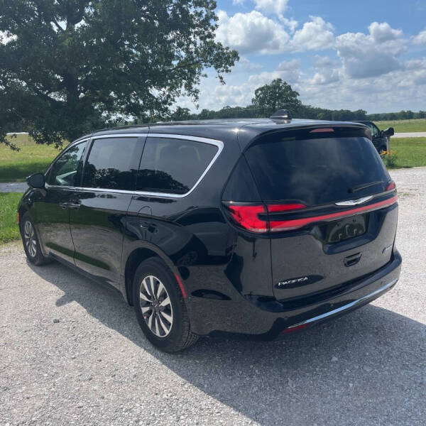 2025 Chrysler Pacifica Plug-In Hybrid Select