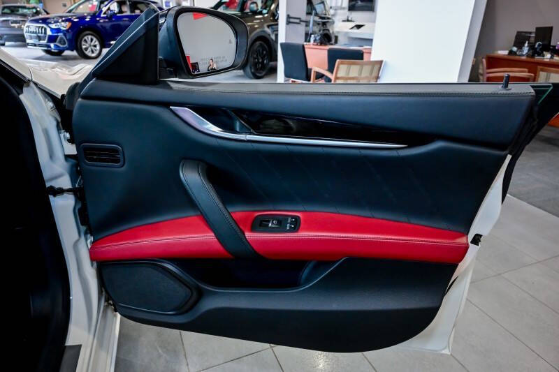 2022 Maserati Ghibli Modena