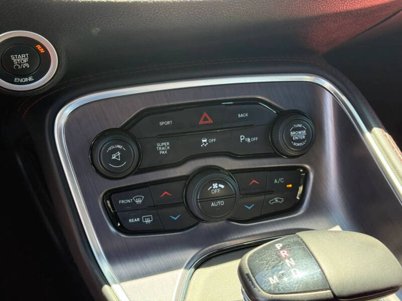 2015 Dodge Challenger R/T Plus Shaker