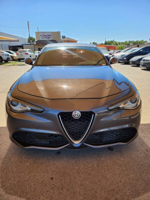 2017 Alfa Romeo Giulia Base photo 12