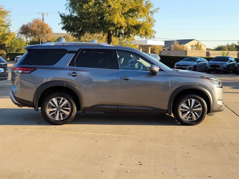 2024 Nissan Pathfinder SL