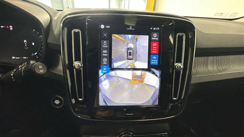 2026 Volvo XC40 B5 Plus