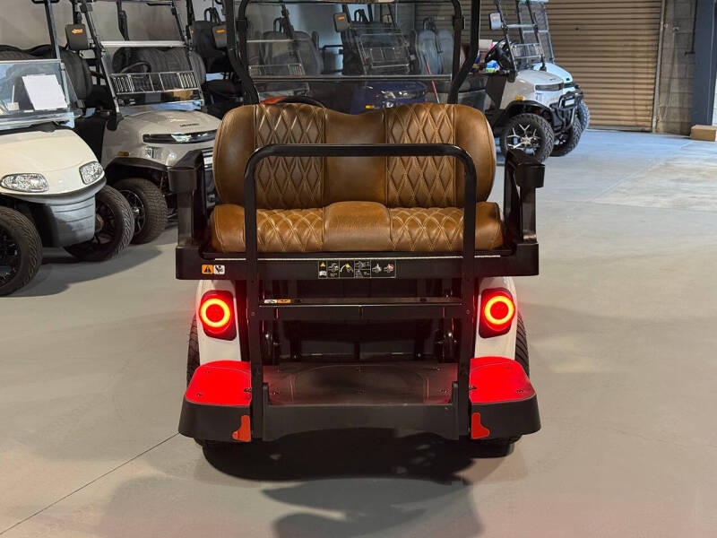 2025 E-Z-GO RXV ELiTE