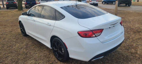 2016 Chrysler 200 S
