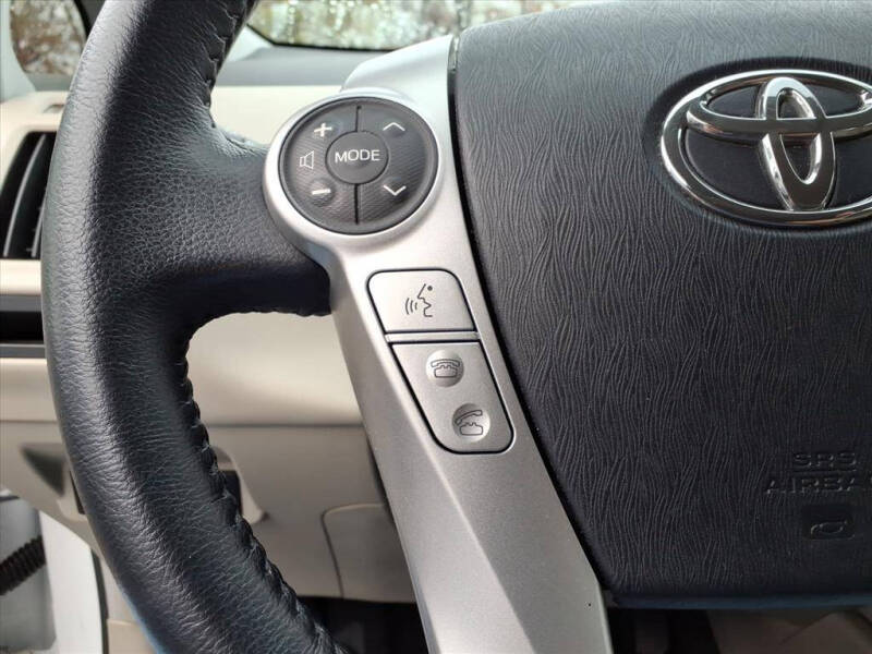 2013 Toyota Prius v Five