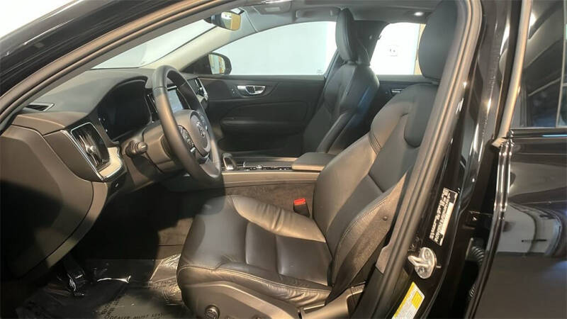 2024 Volvo S60 B5 Core Dark Theme