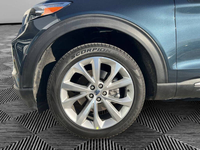 2023 Ford Explorer Hybrid Platinum