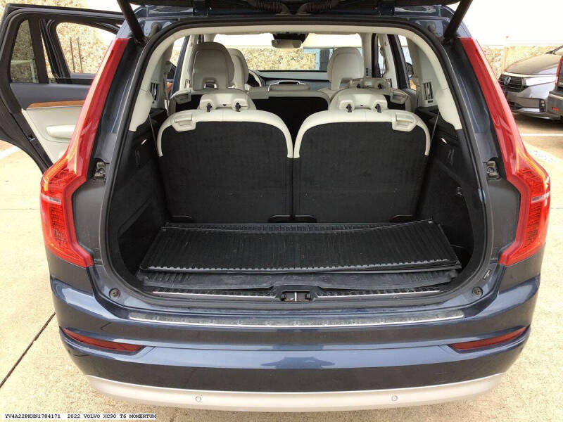 2022 Volvo XC90 T6 Momentum 7-Passenger