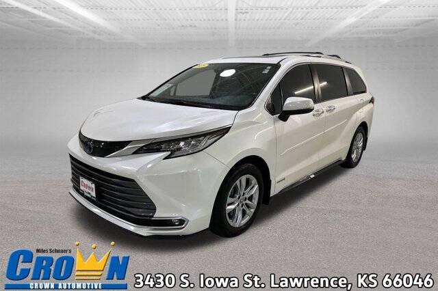 2021 Toyota Sienna for sale at Crown Automotive of Lawrence Kansas in Lawrence KS