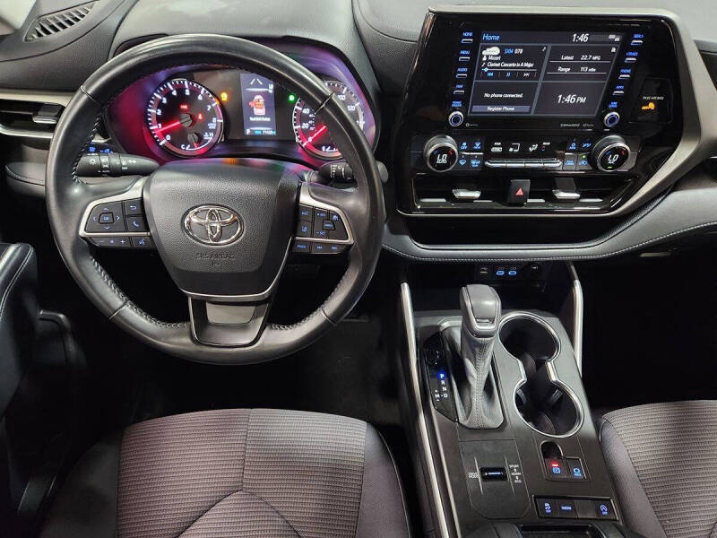 2022 Toyota Highlander LE