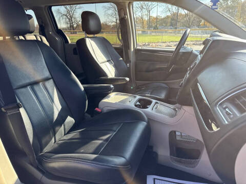 2013 Chrysler Town and Country Touring-L