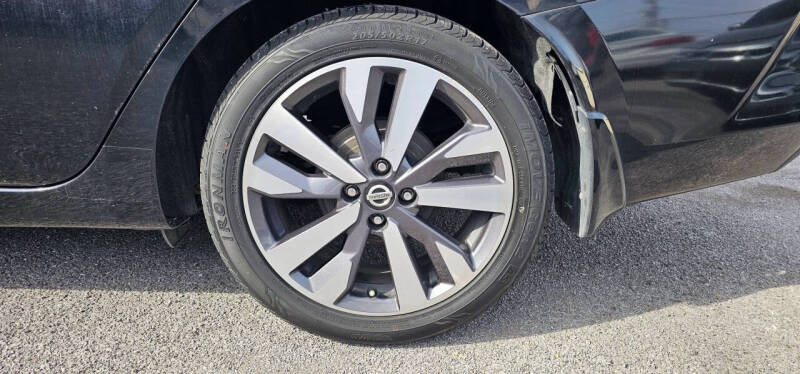 2020 Nissan Versa SR