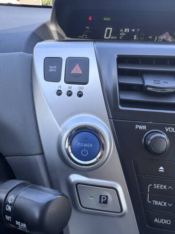 2013 Toyota Prius v Five