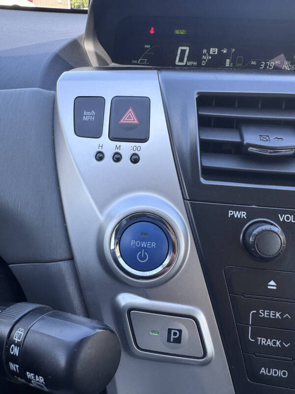 2013 Toyota Prius v Five