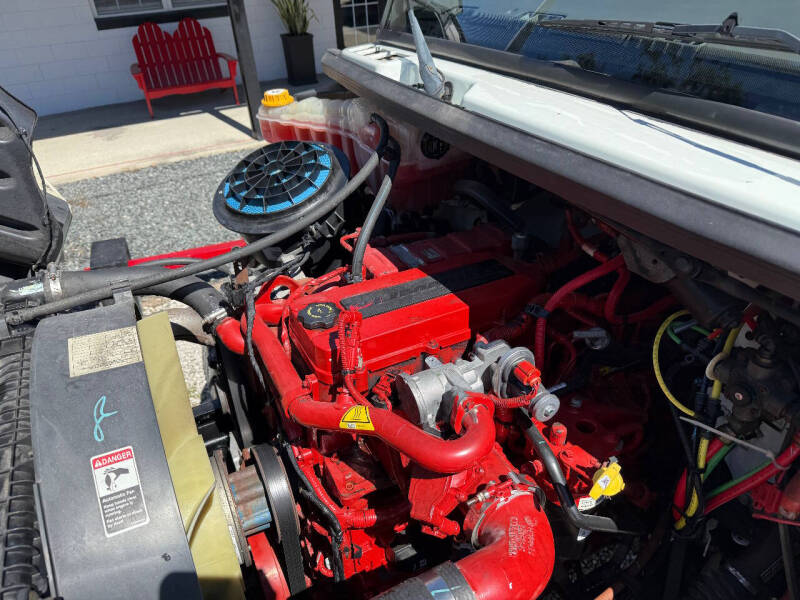 2019 Freightliner M2 106