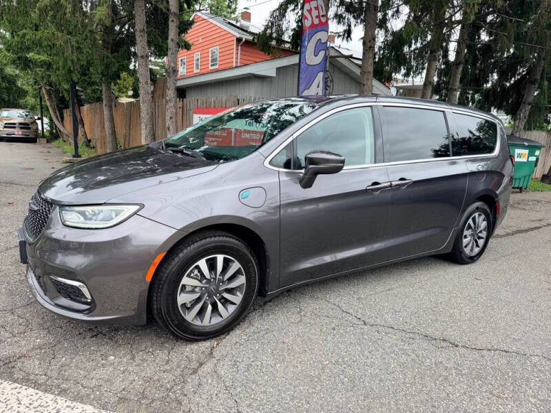 2022 Chrysler Pacifica Hybrid Touring L