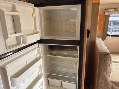 2004 Eagle Cap 950 Intermountain RV