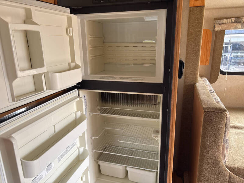 2004 Eagle Cap 950 Intermountain RV