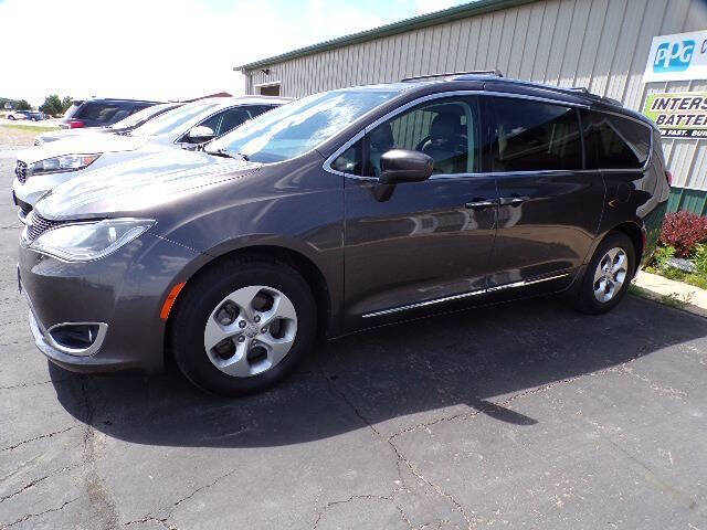 2017 Chrysler Pacifica Touring-L Plus