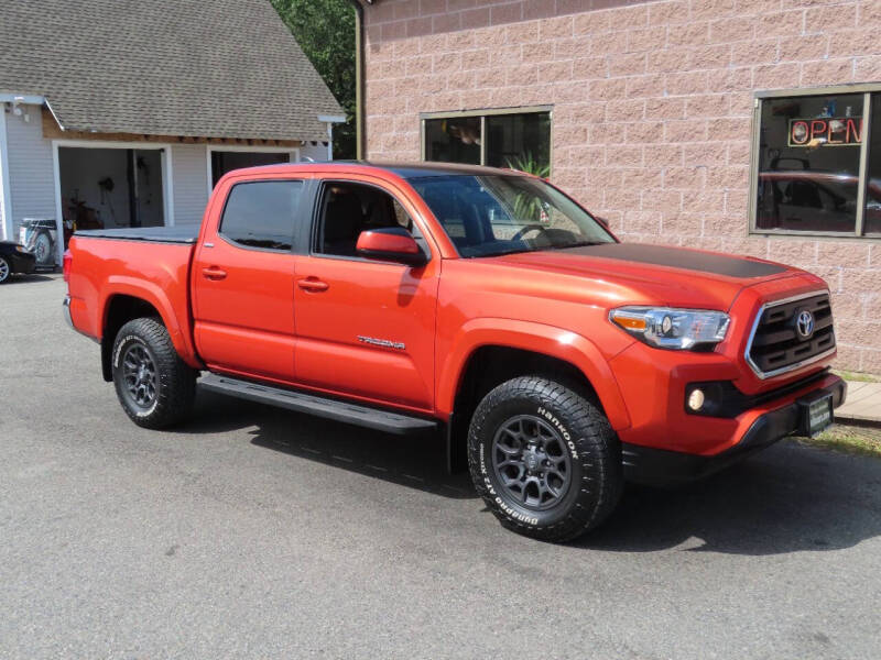 2017 Toyota Tacoma SR5's photo