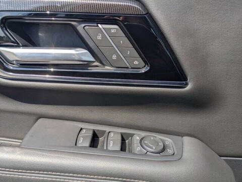 2025 GMC Yukon Elevation