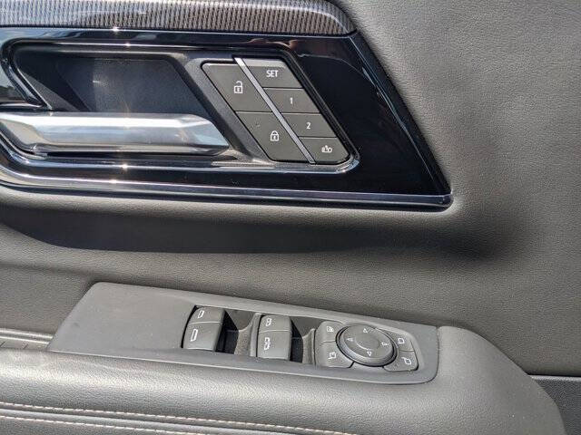 2025 GMC Yukon Elevation