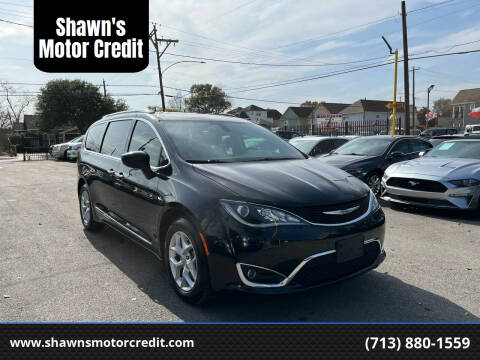 2017 Chrysler Pacifica for sale at Shawn's Motor Credit in Houston TX