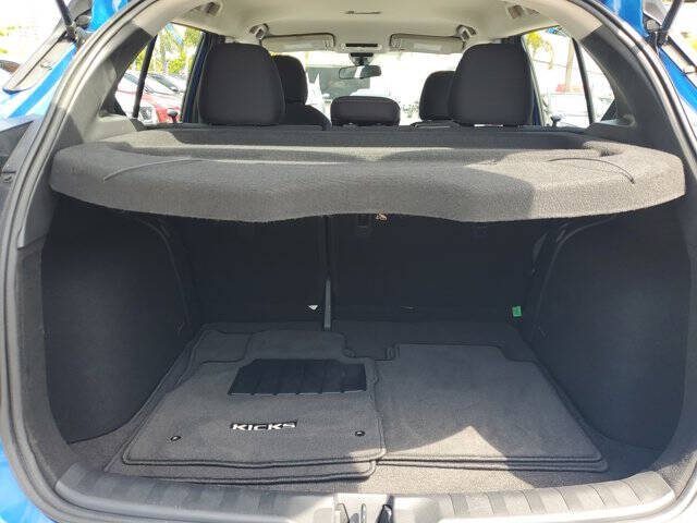 2023 Nissan Kicks SR