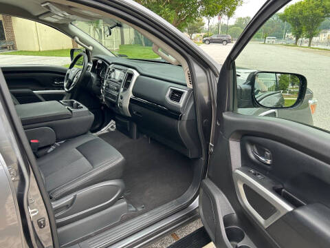 2017 Nissan Titan SV