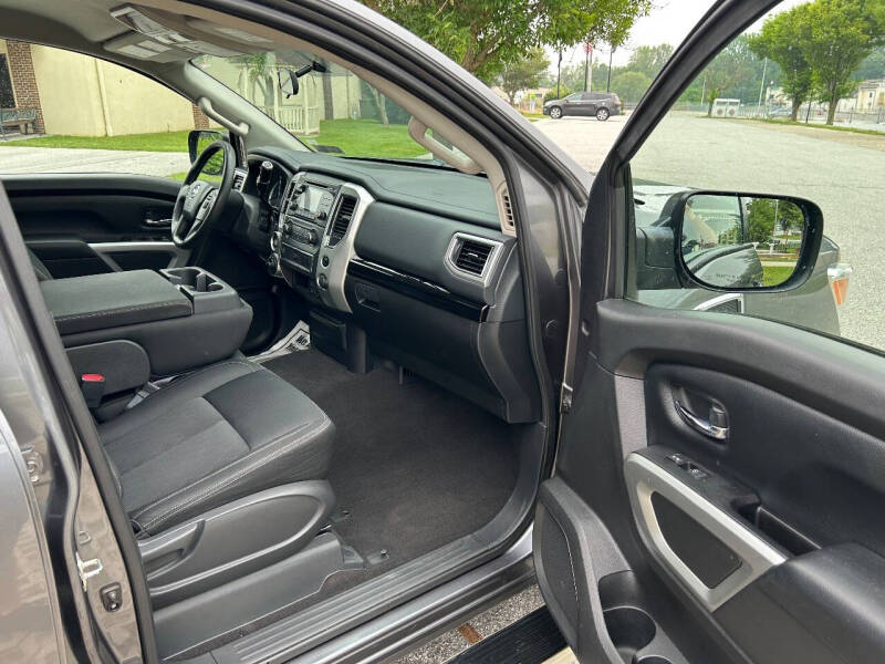 2017 Nissan Titan SV