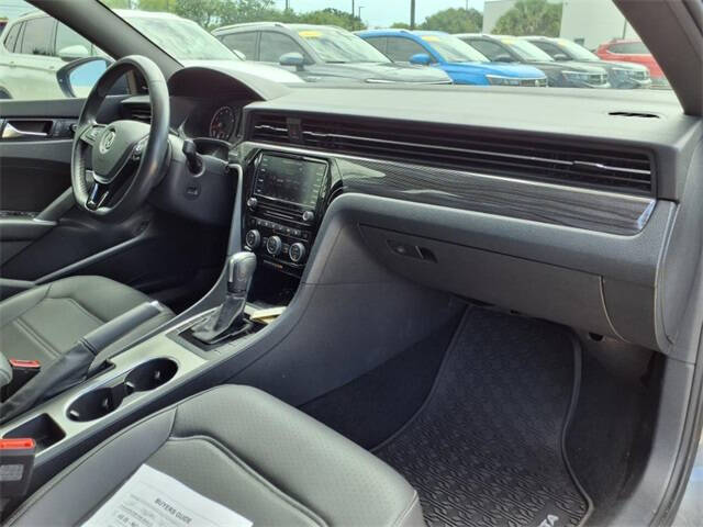 2022 Volkswagen Passat R-Line